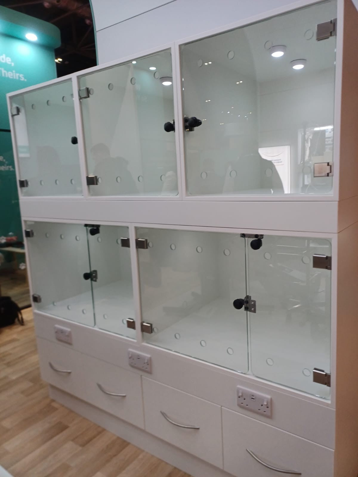 Cat Friendly Cage Bank - 3 x Single, 2 x Double Cages (With 4 x Single Drawer Unit & Power Strip)